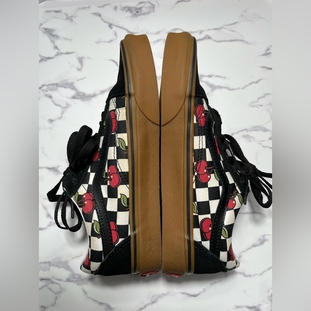 Vans Off The Wall ‘Cherry Checker’ Old Skool Women’s Shoe-Size: 4.5